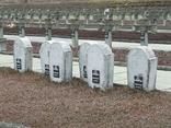 Żydowskie macewy na cmentarzu w Palmirach; Fot. autorstwa Huberta Śmietanki, udostępnione na www.wikipedia.pl 28.03.2007 na licencji Creative Commons.