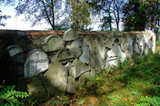 Cmentarz żydowski w Dobrodzieniu;Fot. autorstwa Pimke, udostępnione na wikipedia.pl 27.09.2007 na licencji Creative Commons.