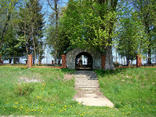 Cmentarz wojenny w Iwaniskach;fot.aut. Agastasiak, udostępnione na commons.wikimedia.org 08.07.2012 na licencji Creative Commons