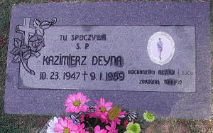 620px-Grób_Kazimierza_Deyny_skalowaqny_1