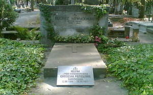 750px-Eligiusz_Niewiadomski_grave_skalowane