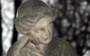 Uwaga na cmentarnych złodzie