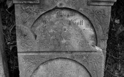 Płyta nagrobna Karla Wilhelma Brauera na cmentarzu poniemieckim w Bojadłach