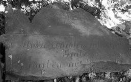 Płyta nagrobna na cmentarzu poniemieckim w Bojadłach