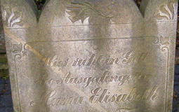 Płyta nagrobna Maria Elisabeth Leeliger z domu Feist na cmentarzu poniemieckim w Krępie